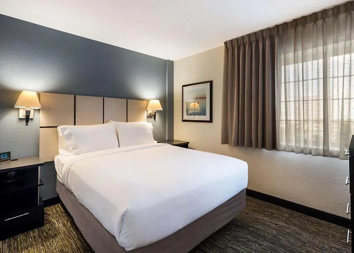Sonesta Simply Suites Detroit Warren