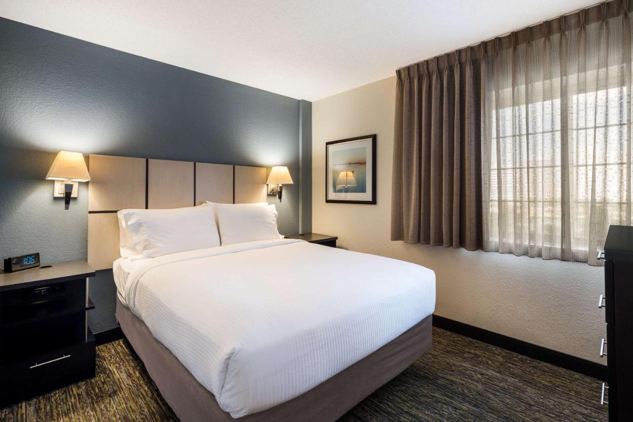 Hotel Sonesta Simply Detroit 3*